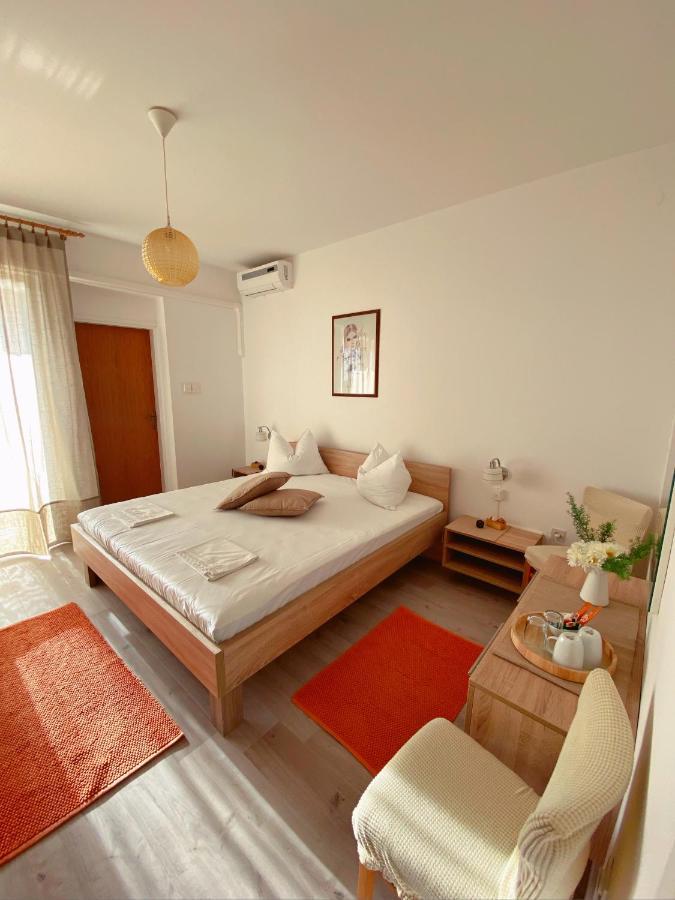 The Manzoni Family 1 Hotel Punat Exterior foto